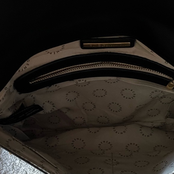 *NEW* Black Vegan leather BCBG Generation Clutch with wrist strap - Picture 3 of 9